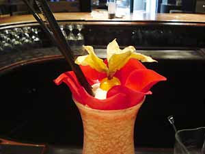 Frisalis y pétalos de rosa para decorar